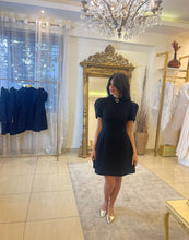 Load image into Gallery viewer, Fleur in white
